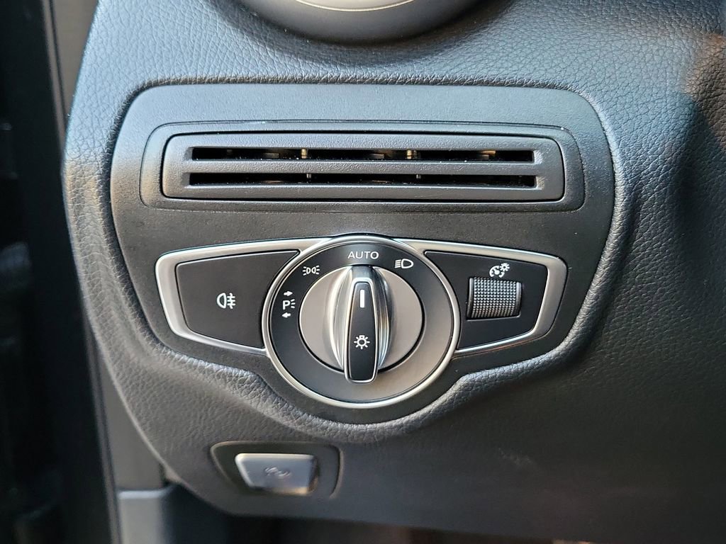 Used 2021 Mercedes-Benz GLC 300 w/ Premium Package image 24