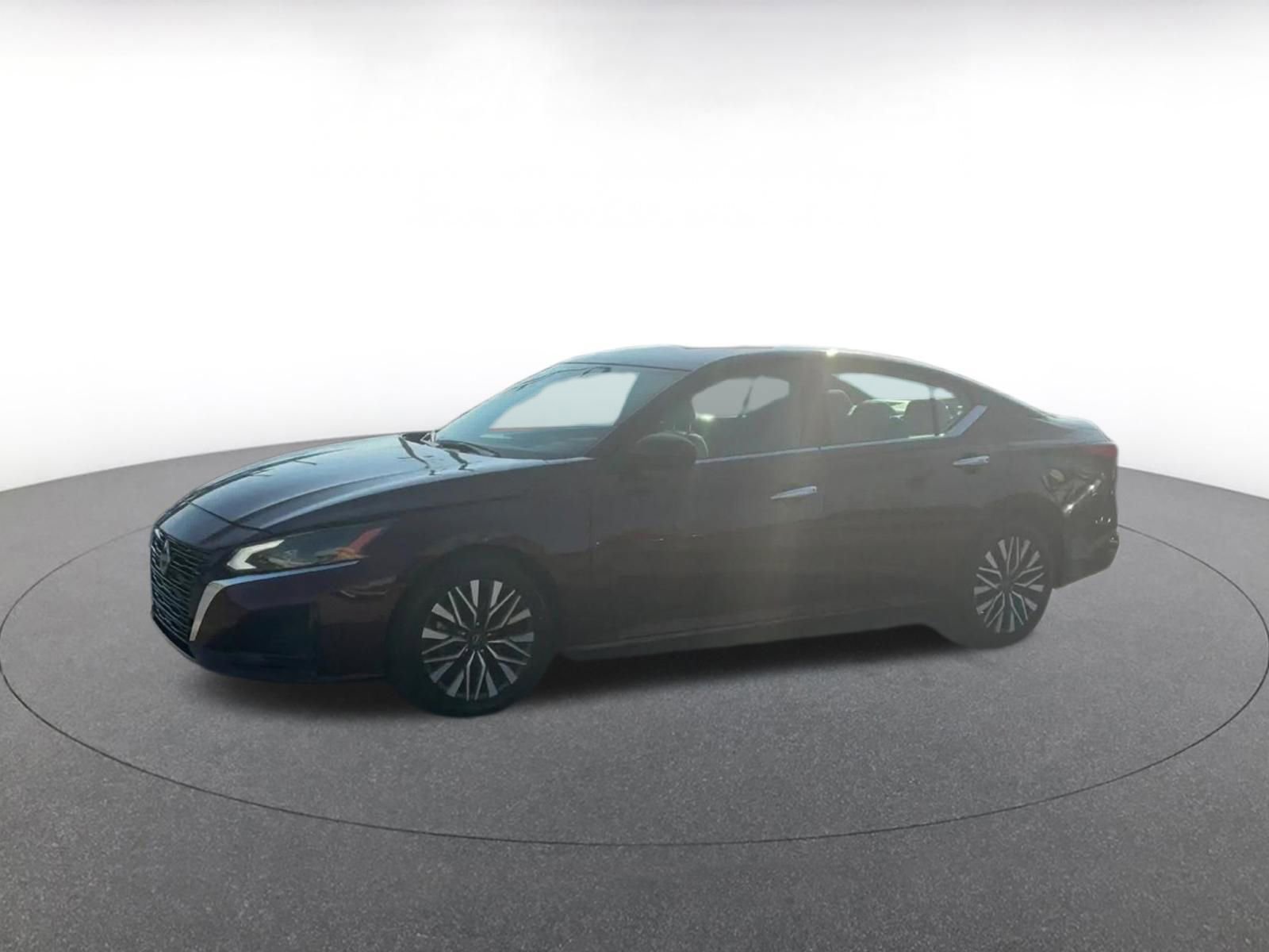 Used 2025 Nissan Altima 2.5 SV FWD image 8