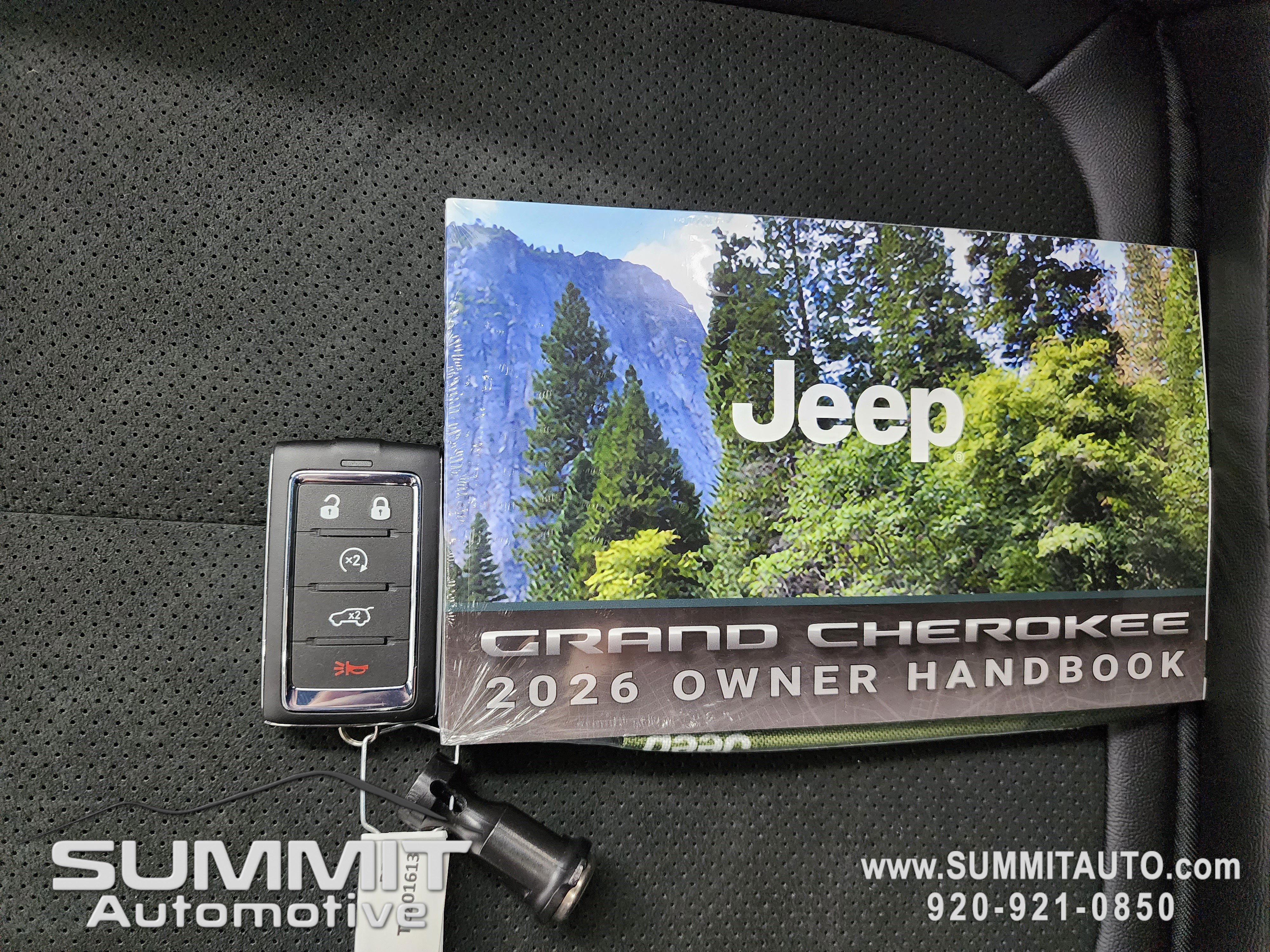 New 2026 Jeep Grand Cherokee Altitude image 37
