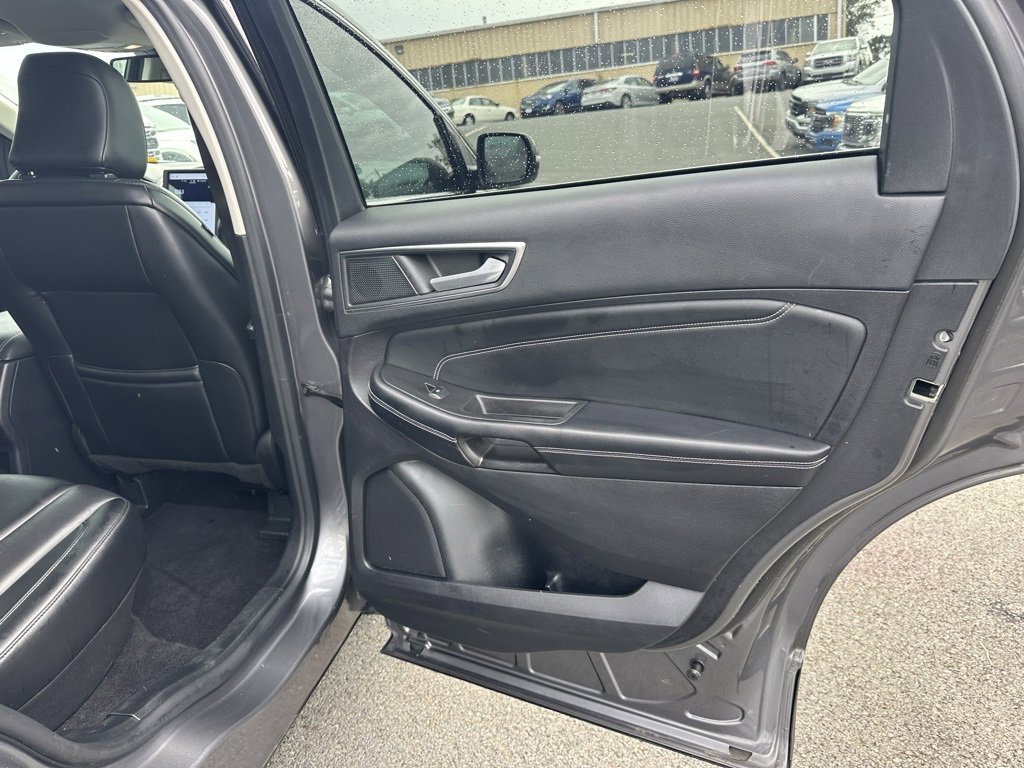 Used 2022 Ford Edge Titanium image 16