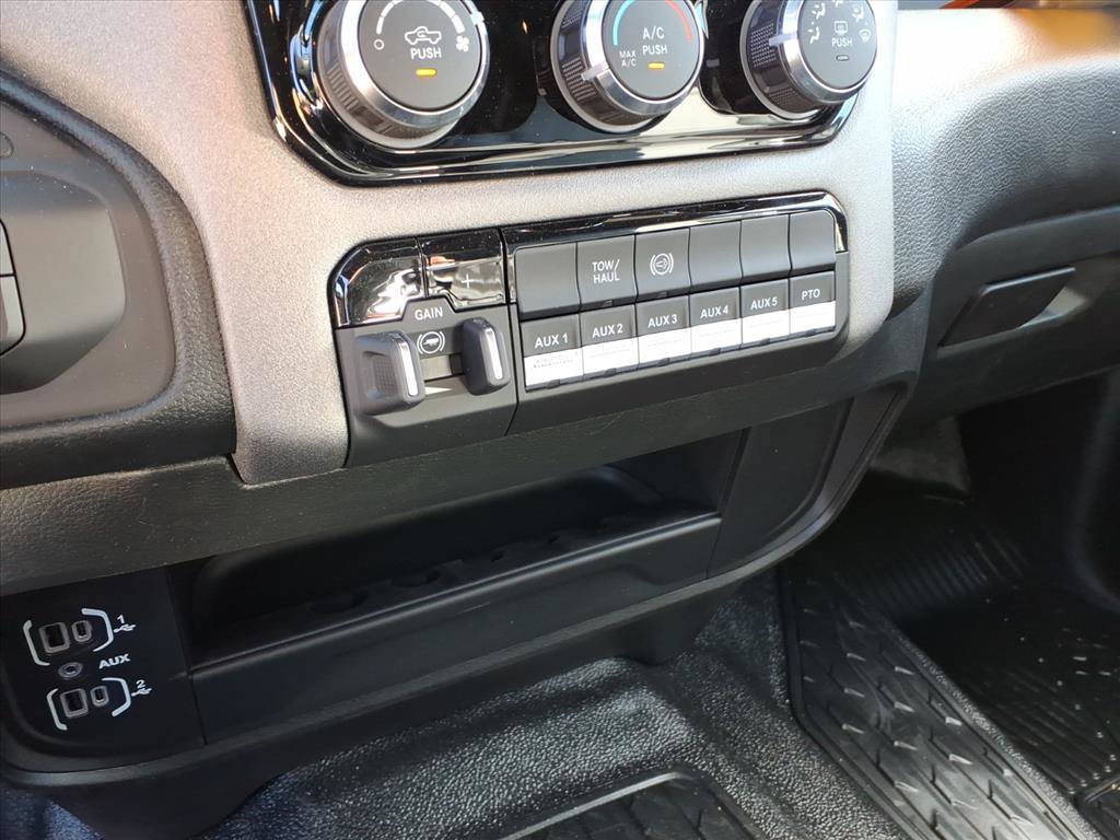 New 2026 RAM 5500 Tradesman w/ Chrome Appearance Group AWD/4WD image 40