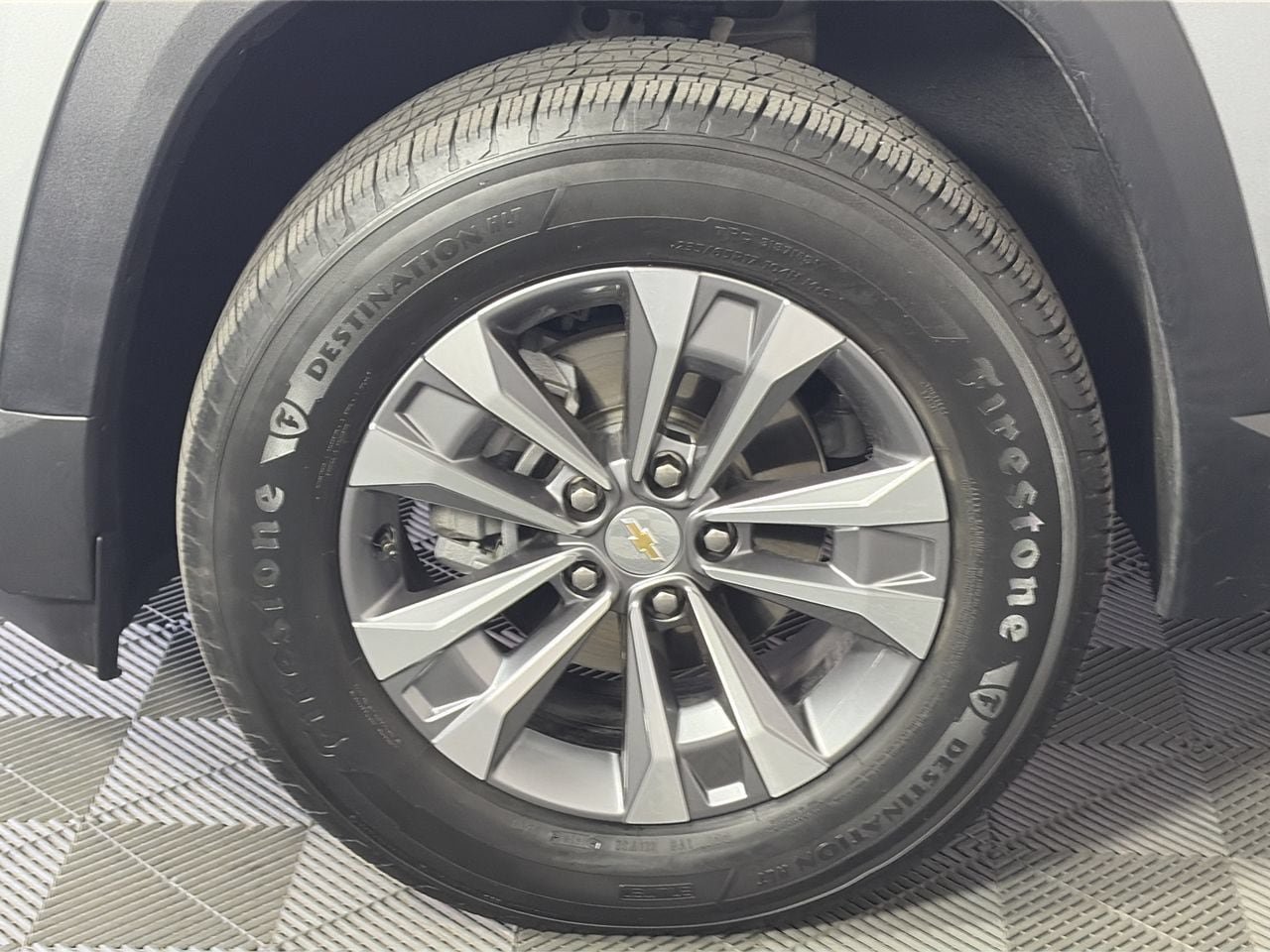 Used 2025 Chevrolet Equinox LT FWD image 9