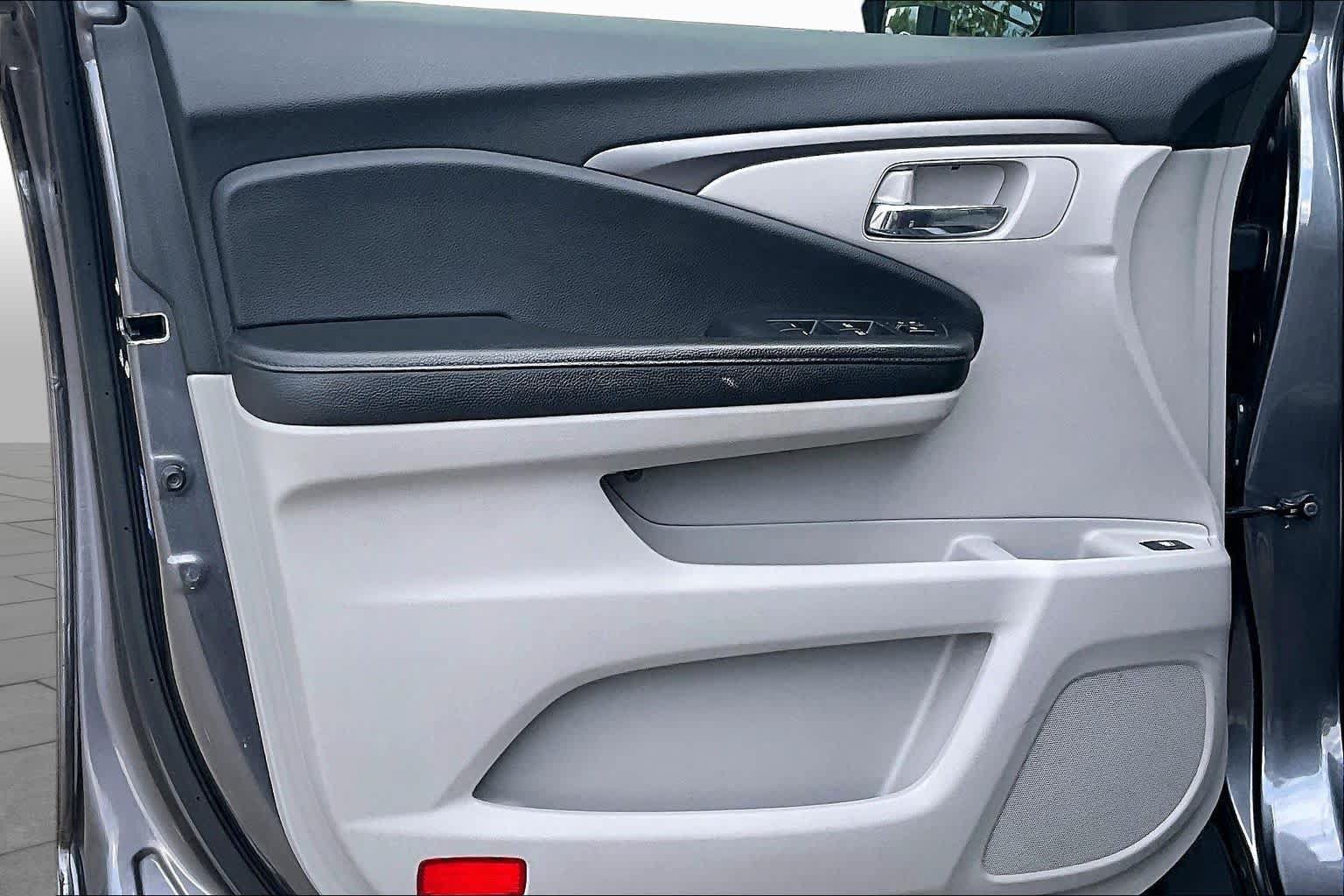 Used 2017 Honda Pilot EX image 21