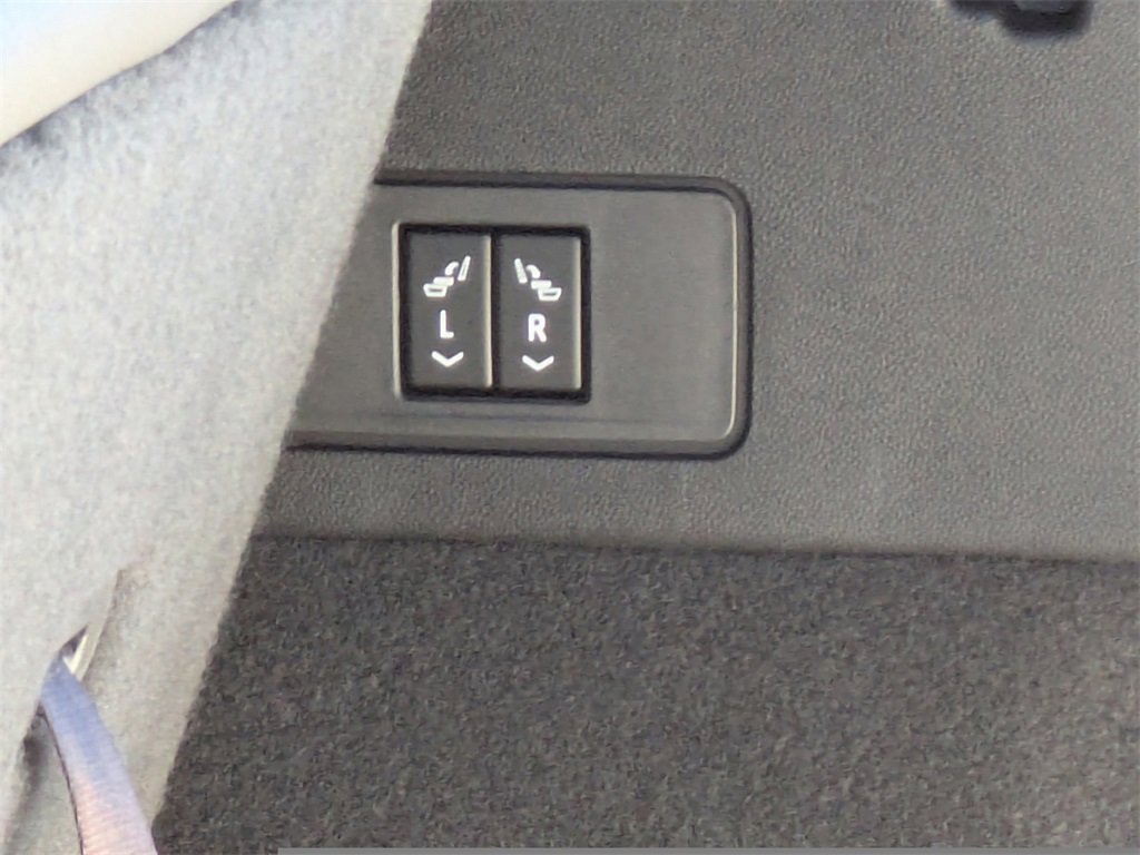 Used 2025 Cadillac XT6 Luxury image 14