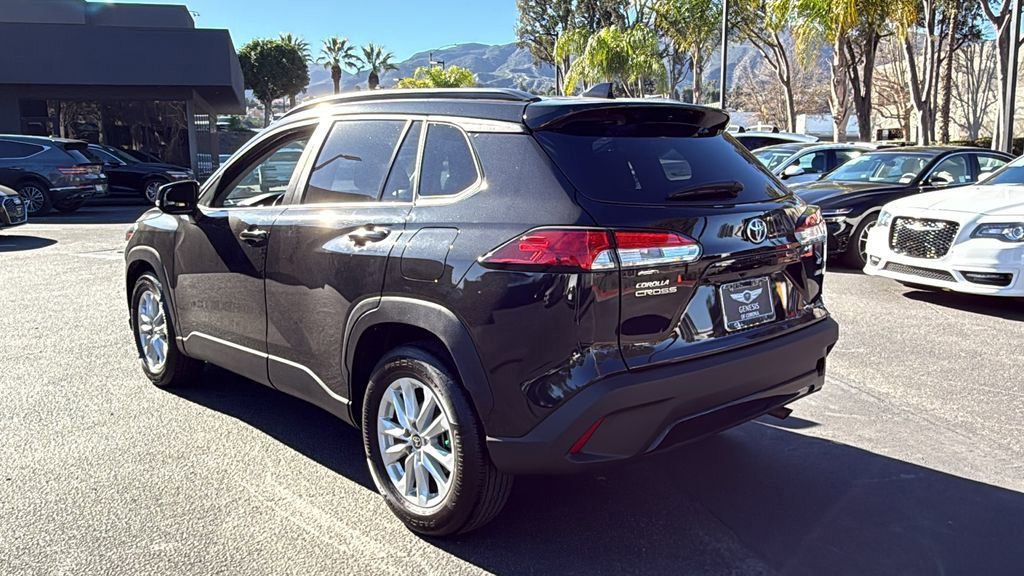 Used 2023 Toyota Corolla Cross LE image 5