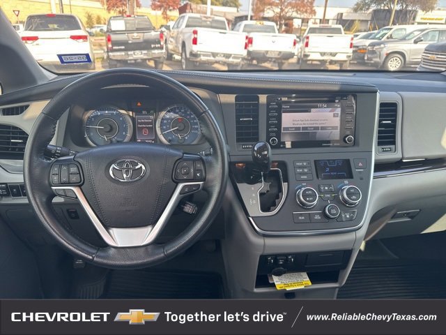 Used 2019 Toyota Sienna XLE image 23