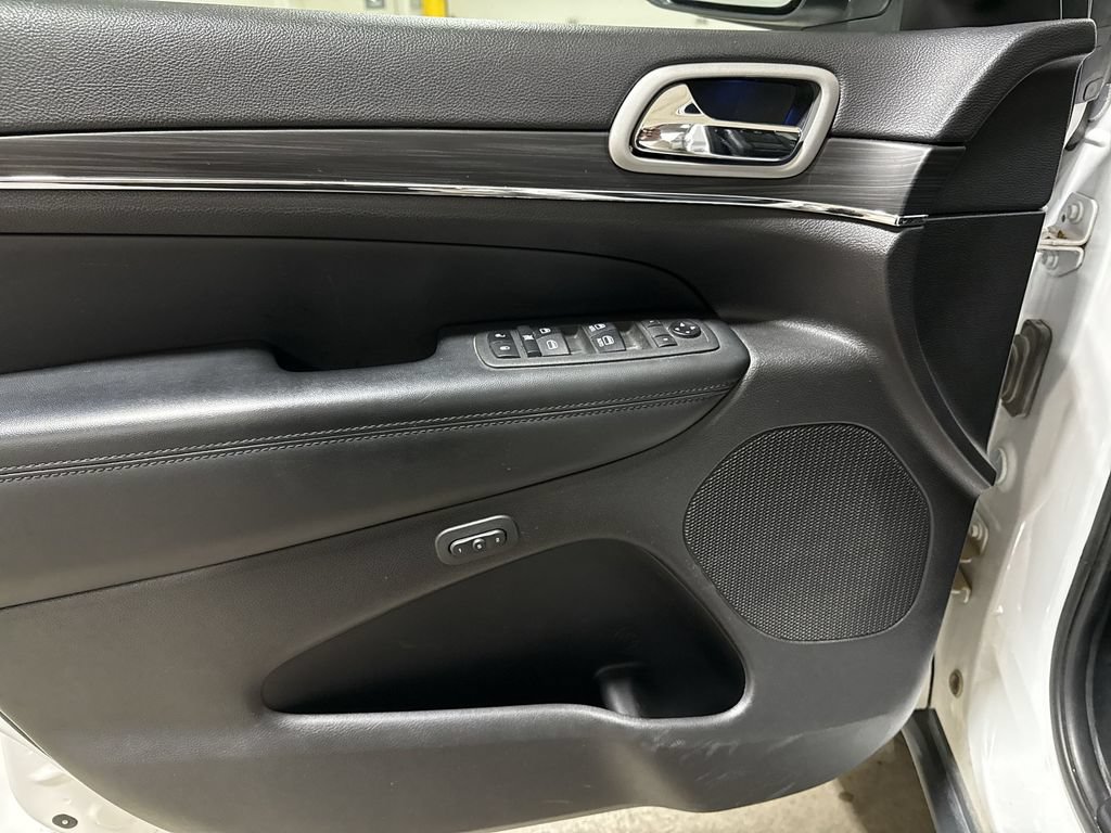 Used 2021 Jeep Grand Cherokee Limited AWD/4WD image 22