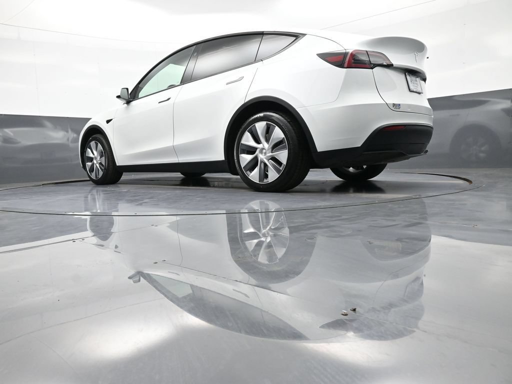 Used 2024 Tesla Model Y Long Range AWD/4WD image 32