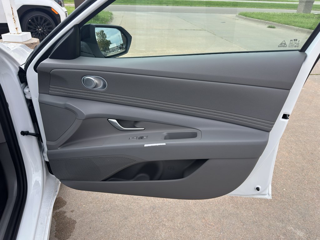 New 2026 Hyundai Elantra SEL Sport Premium FWD image 28