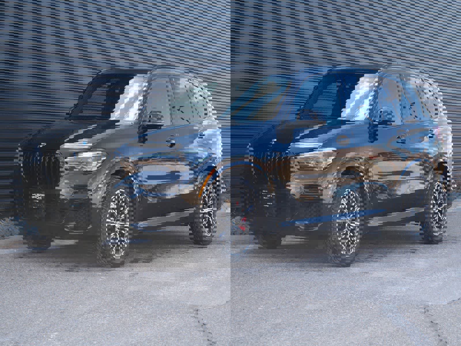 Used 2022 BMW X5 xDrive40i w/ M Sport Package image 1