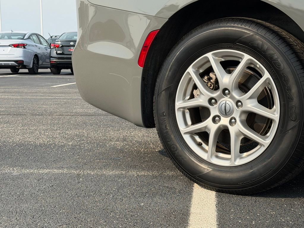 Used 2023 Chrysler Pacifica Touring-L image 43