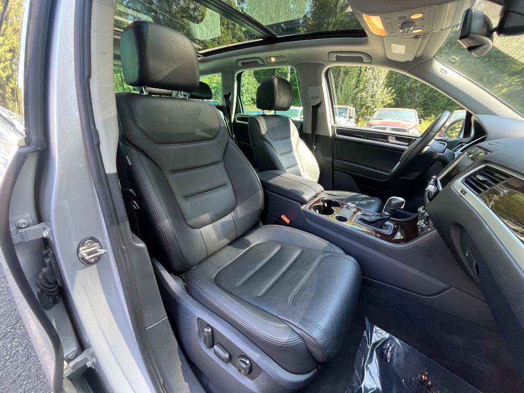 Used 2013 Volkswagen Touareg Executive AWD/4WD image 43