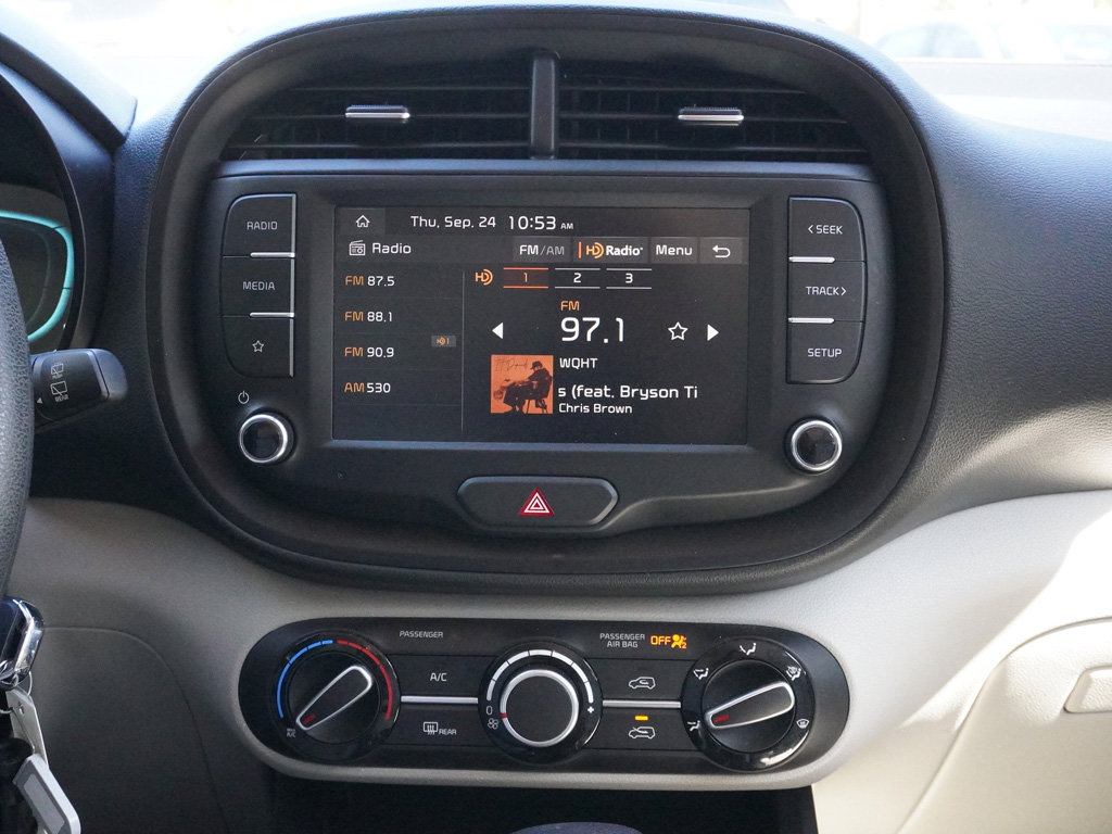 Used 2025 Kia Soul LX w/ LX Technology Package FWD image 38