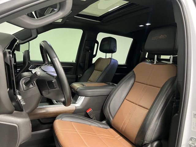 Used 2025 Chevrolet Silverado 3500 High Country w/ Technology Package image 18