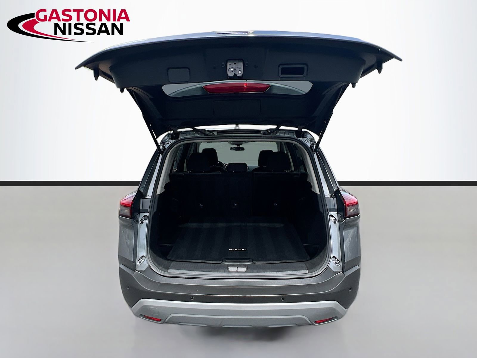 Used 2023 Nissan Rogue SV image 34