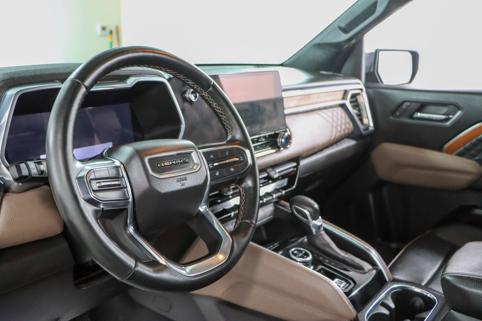 Used 2023 GMC Canyon Denali AWD/4WD image 24