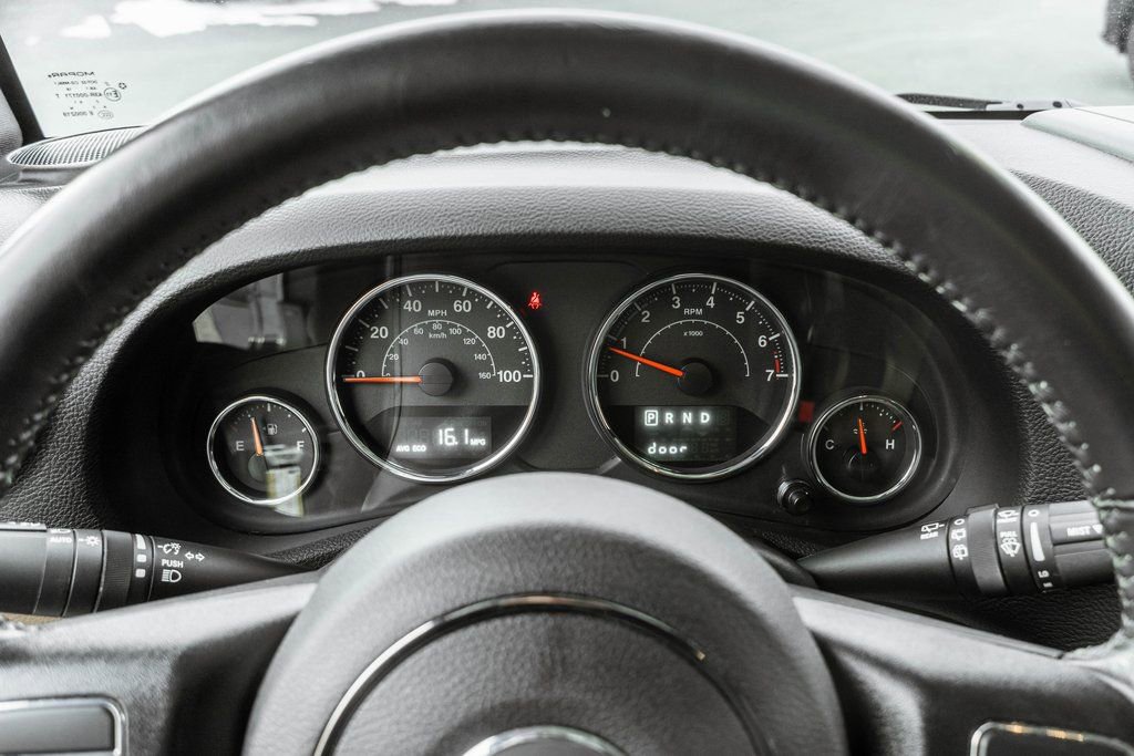 Used 2018 Jeep Wrangler Unlimited Sahara image 13