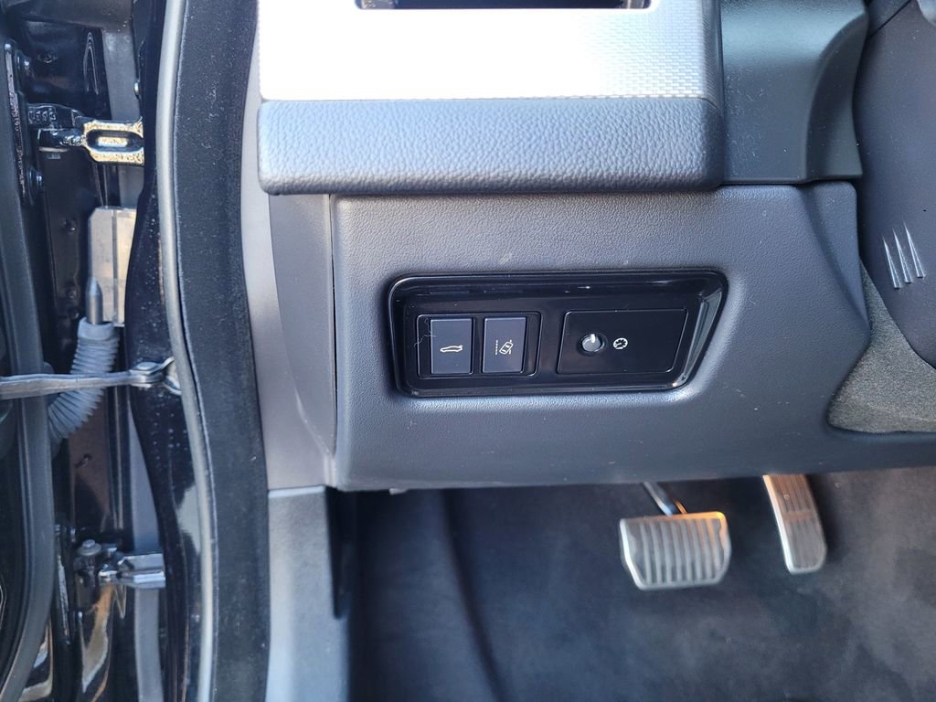 Used 2019 Jaguar XF Prestige image 25