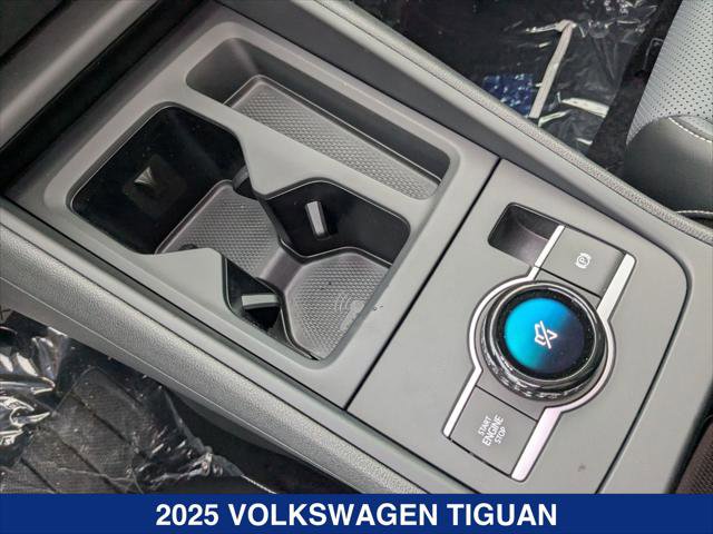 New 2025 Volkswagen Tiguan SE AWD/4WD image 14