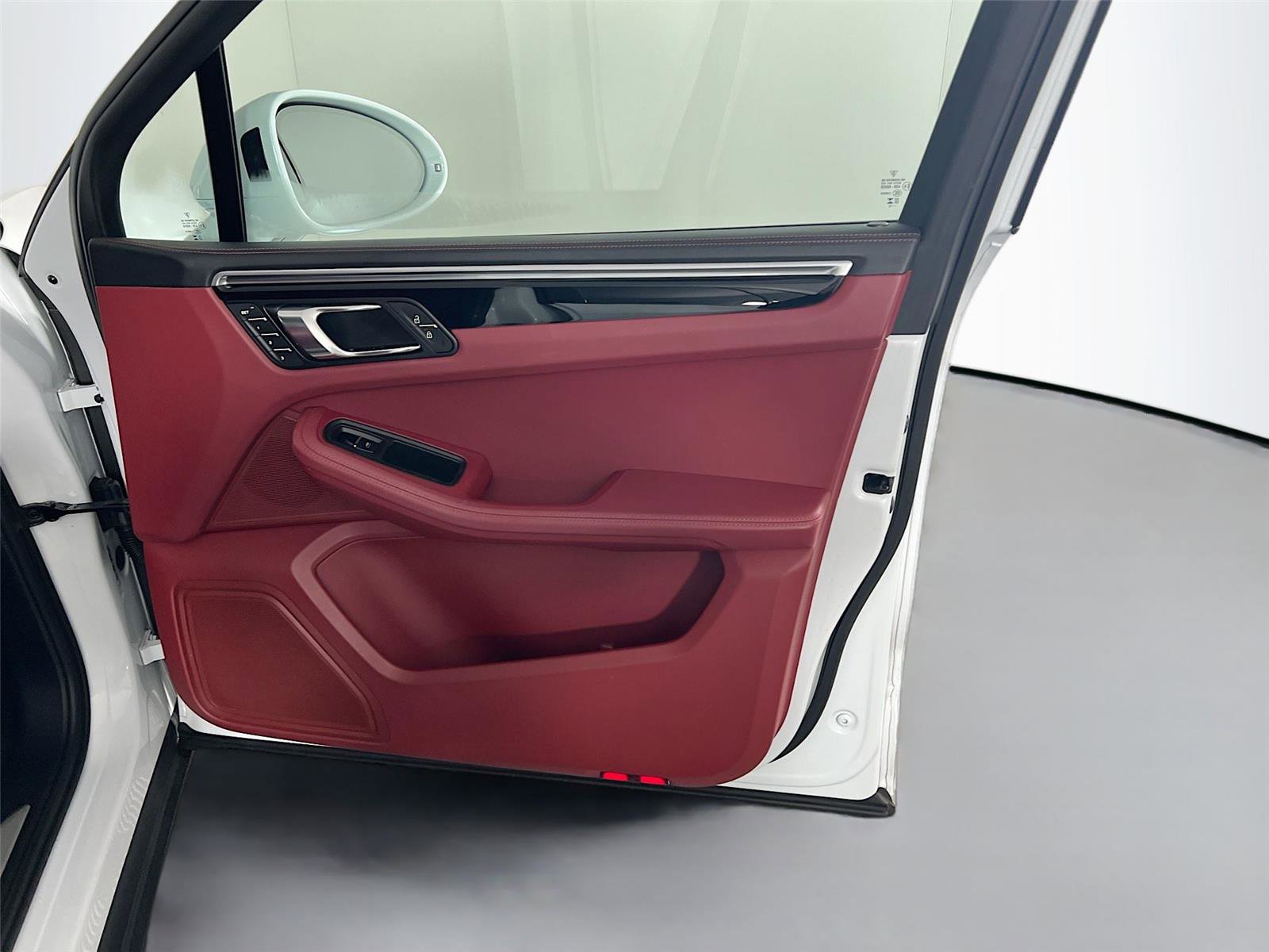 Used 2023 Porsche Macan S image 27