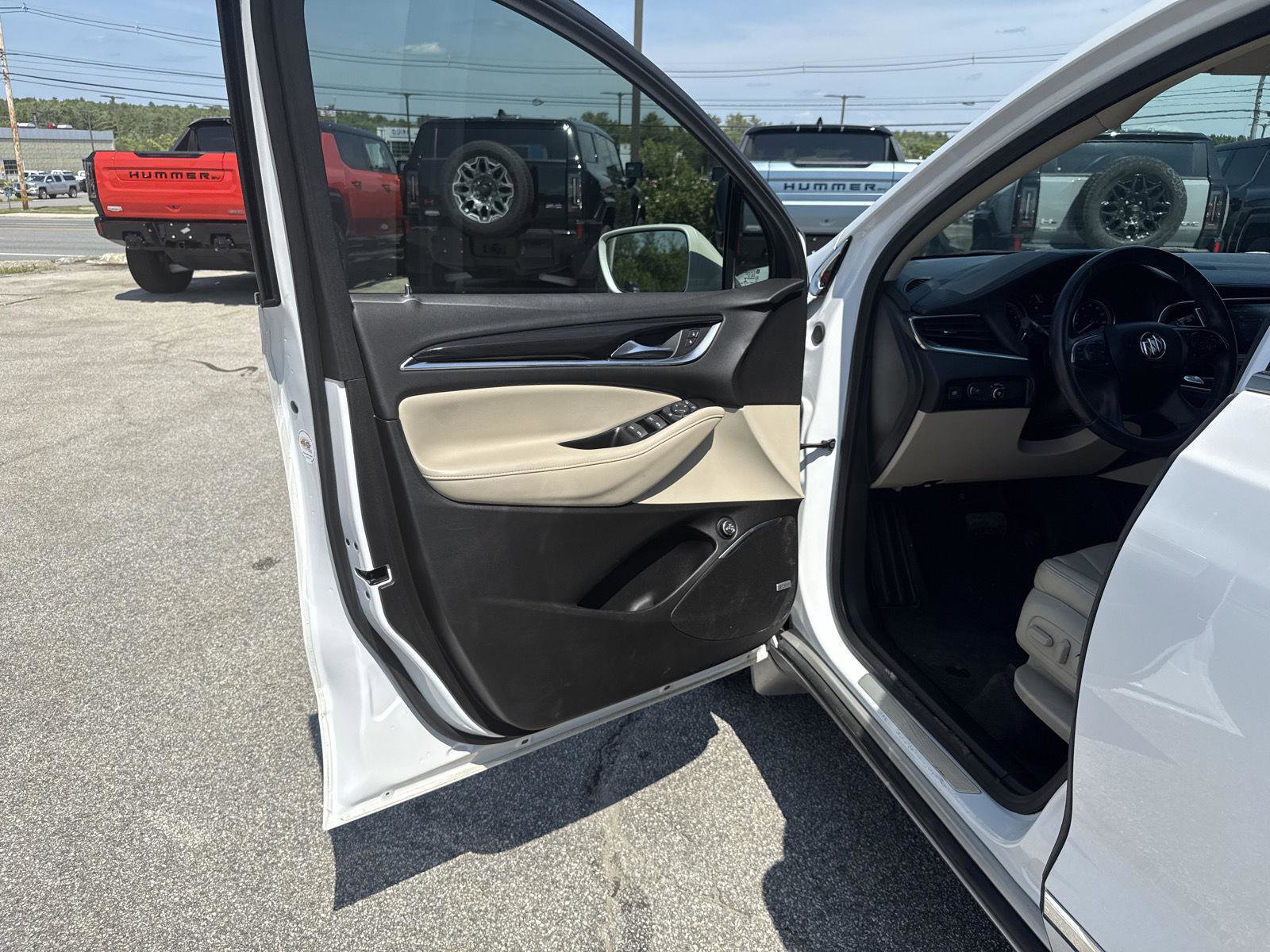 Used 2020 Buick Enclave Essence w/ Sound and Sites Package image 9