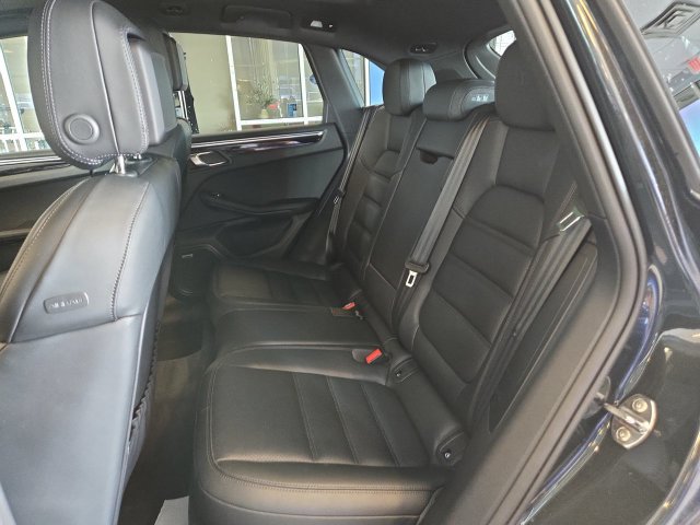 Used 2025 Porsche Macan AWD/4WD image 23