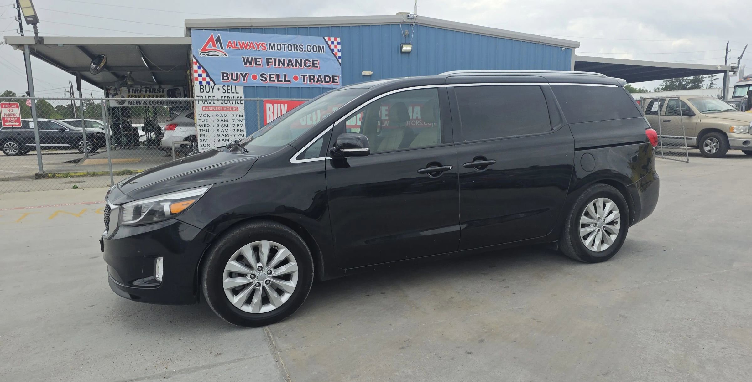 Used 2017 Kia Sedona EX image 1