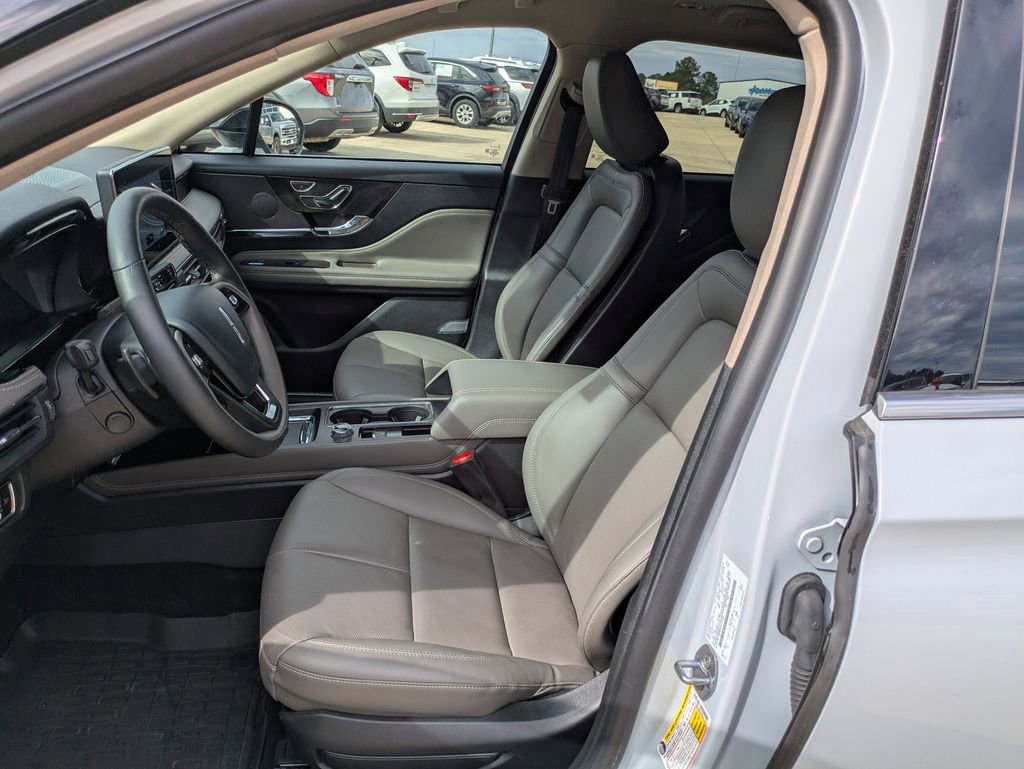 Used 2025 Lincoln Corsair Reserve image 7