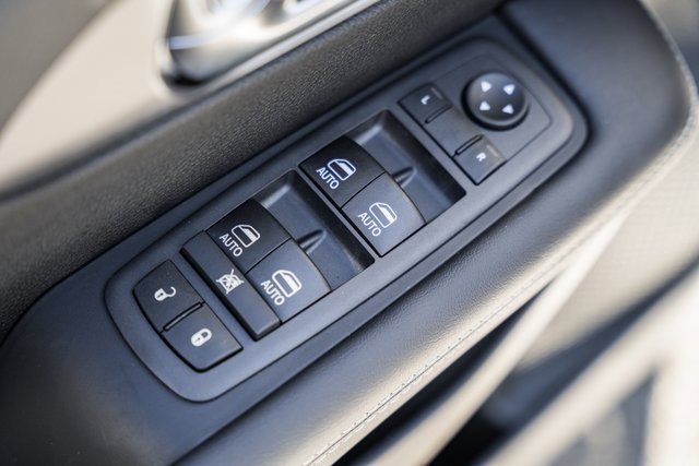 New 2026 Chrysler Pacifica Select image 36