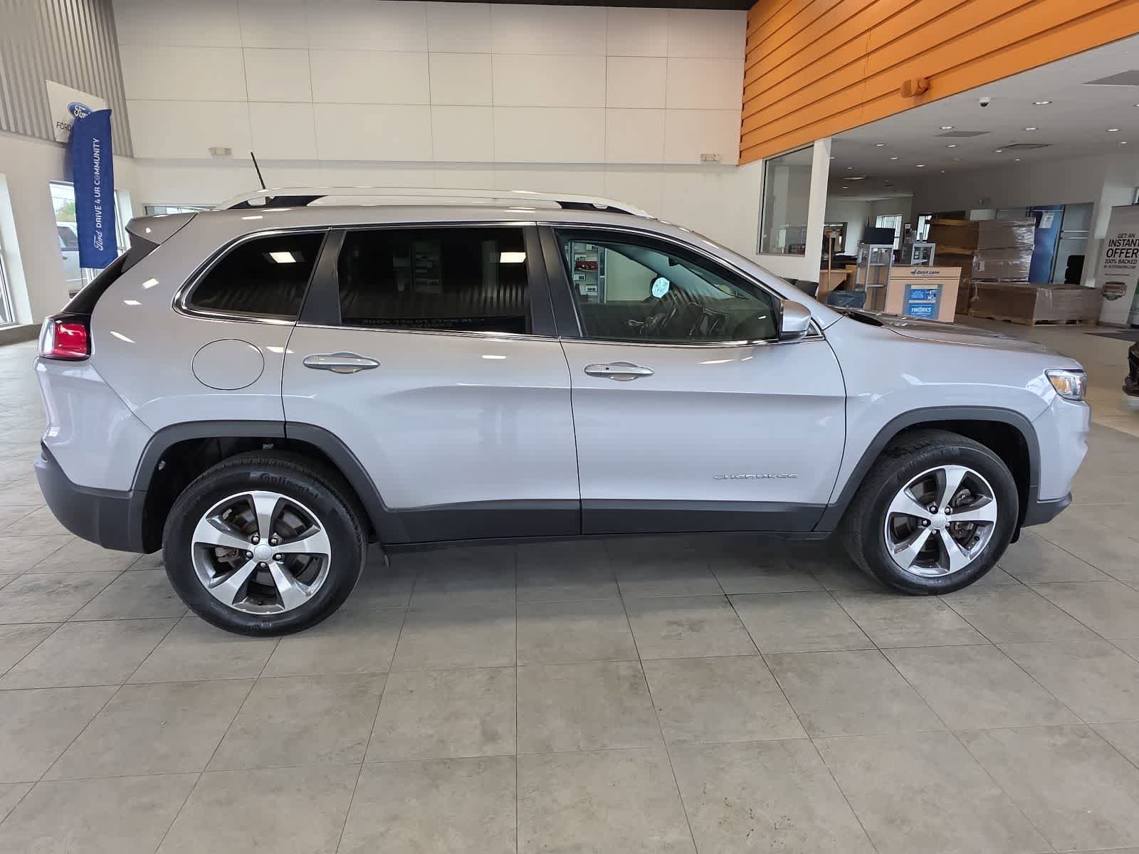 Used 2020 Jeep Cherokee Limited AWD/4WD image 6