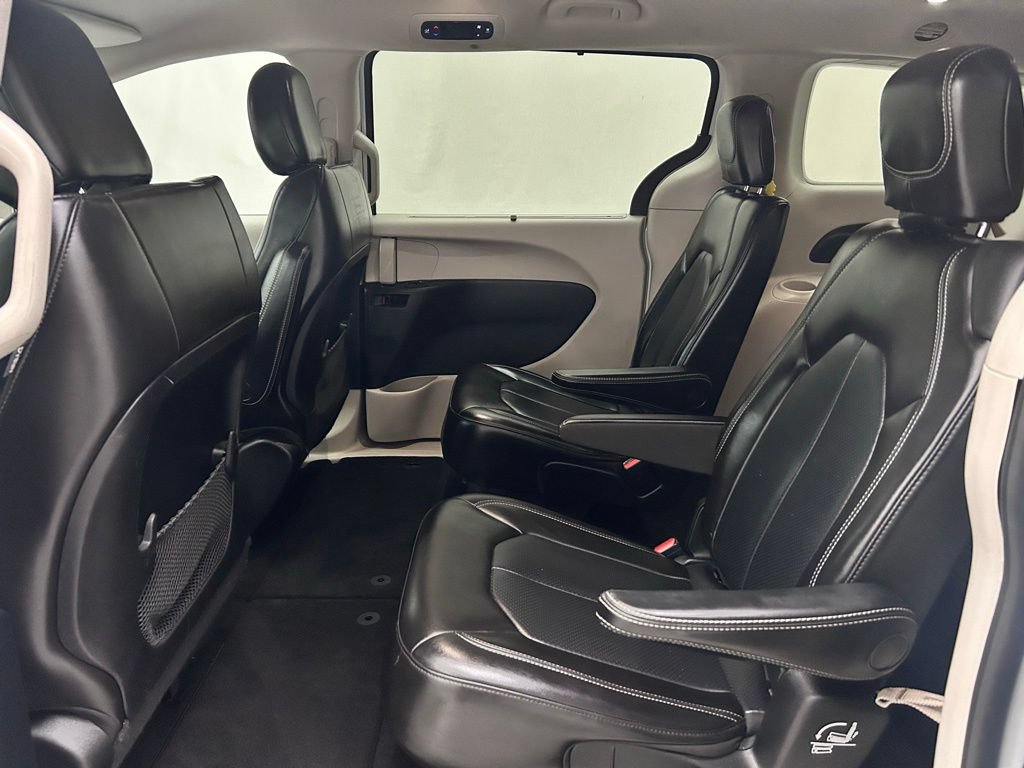 Certified 2021 Chrysler Voyager Lxi FWD image 13