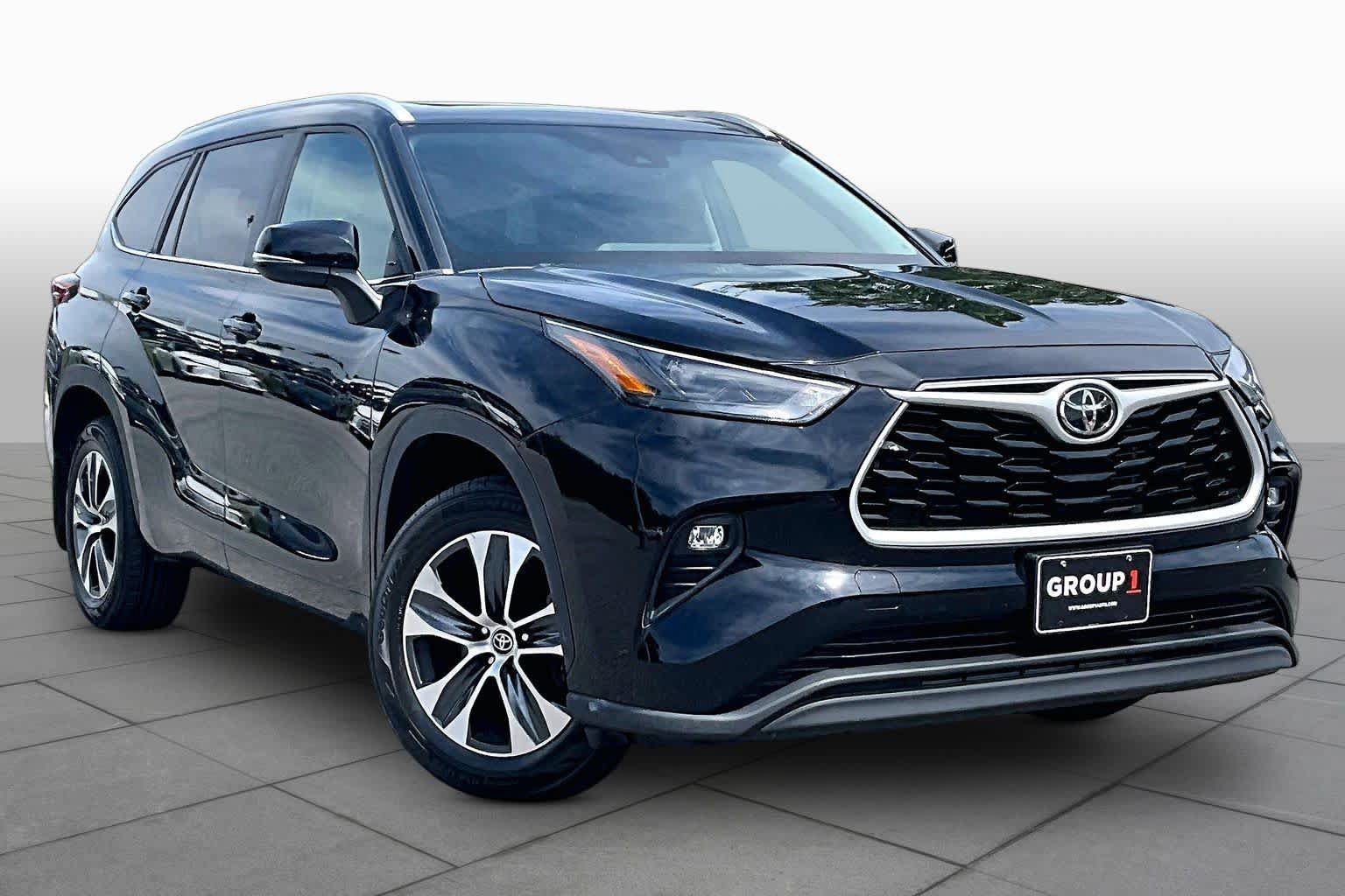 Used 2023 Toyota Highlander XLE AWD/4WD image 3