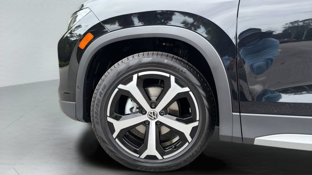 New 2026 Volkswagen Tiguan SE FWD image 32