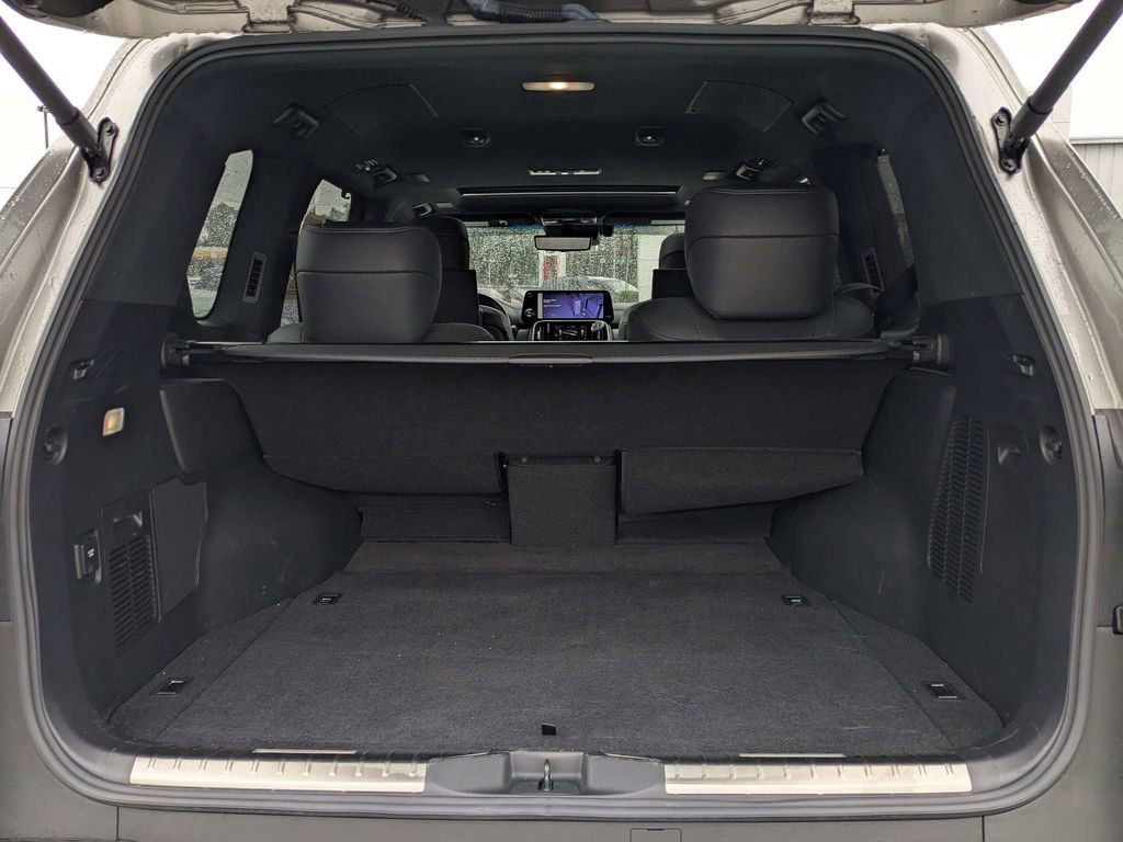 Used 2023 Lexus LX 600 4WD w/ Ultra Luxury Package image 12