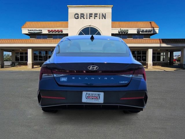 Used 2025 Hyundai Elantra Limited image 8