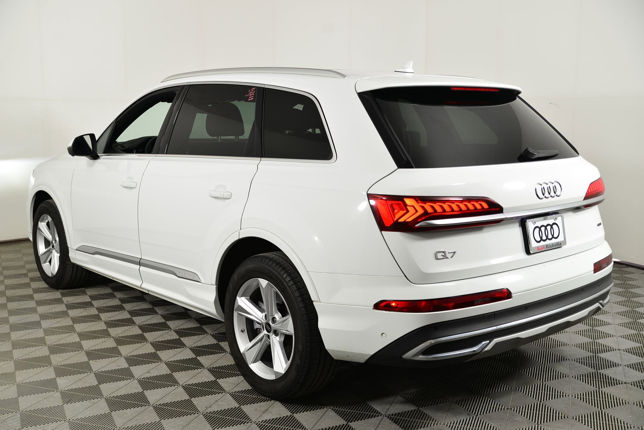 Used 2023 Audi Q7 2.0T Premium Plus w/ Premium Plus Package image 3