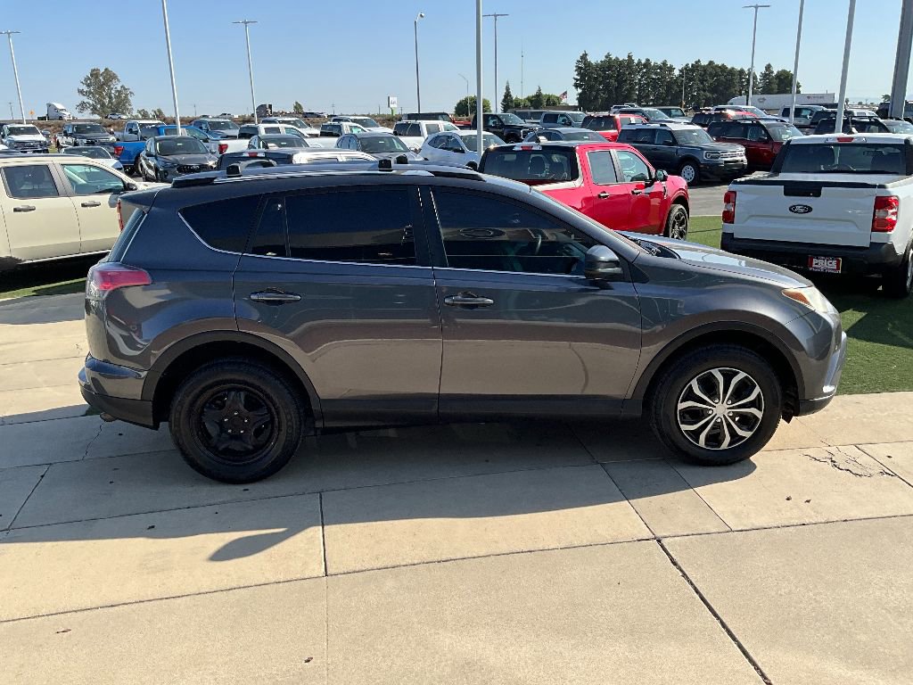 Used 2017 Toyota RAV4 LE image 8