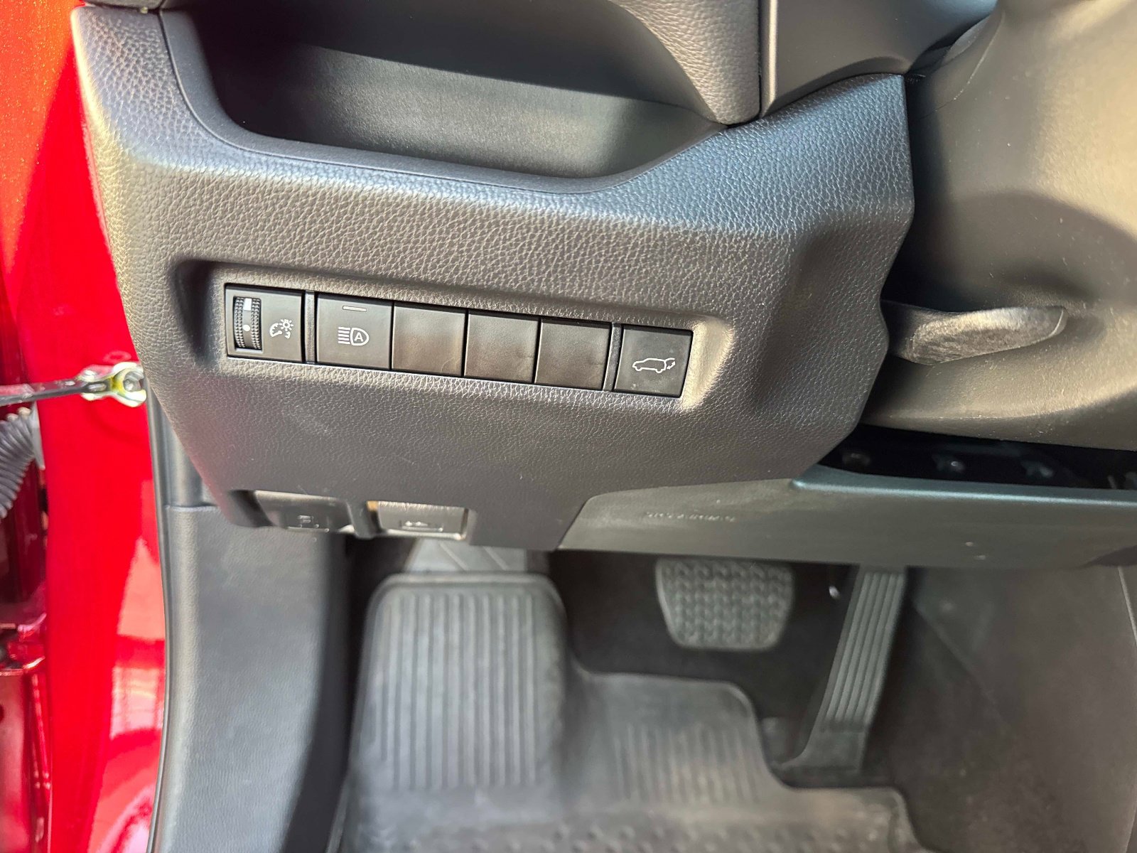 Used 2022 Toyota RAV4 XLE w/ Convenience Package image 33