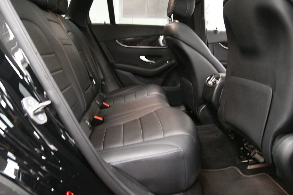 Used 2020 Mercedes-Benz GLC 300 4MATIC image 26