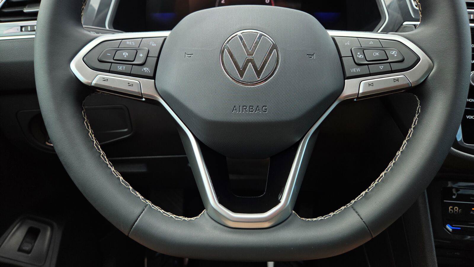 Certified 2023 Volkswagen Tiguan SE FWD image 24