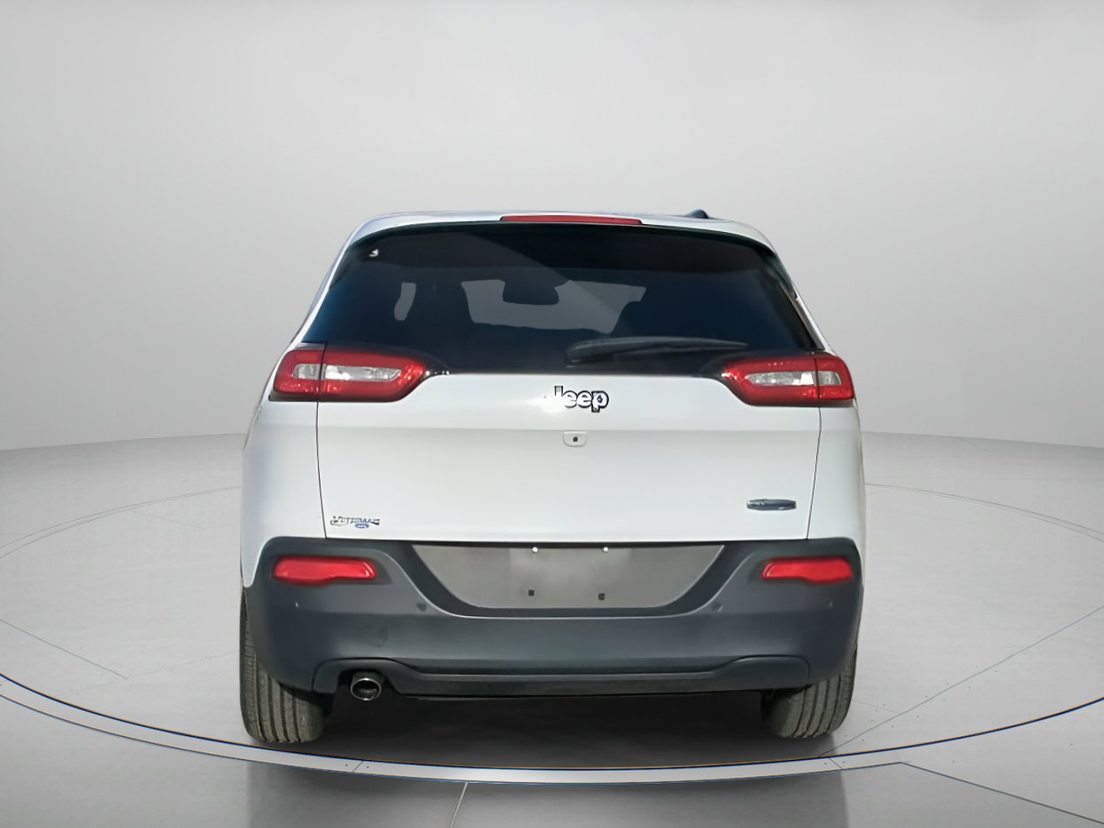 Used 2018 Jeep Cherokee Latitude w/ Safety Group FWD image 24
