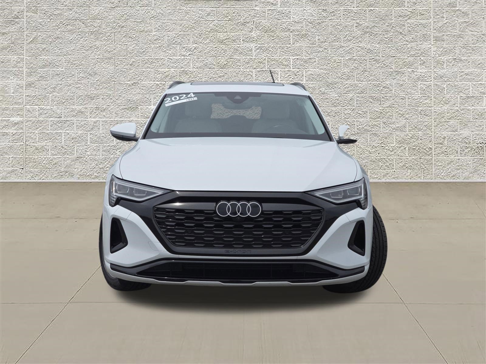 Certified 2024 Audi Q8 e-tron Premium AWD/4WD image 2