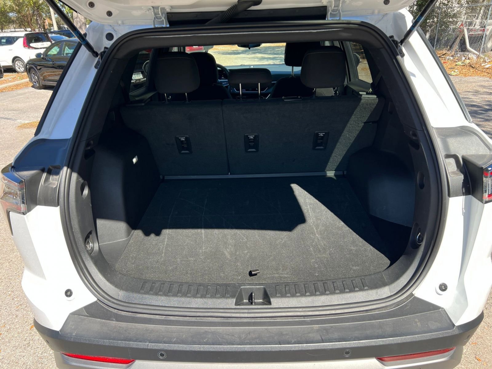 Used 2025 Chevrolet Equinox LT AWD/4WD image 28
