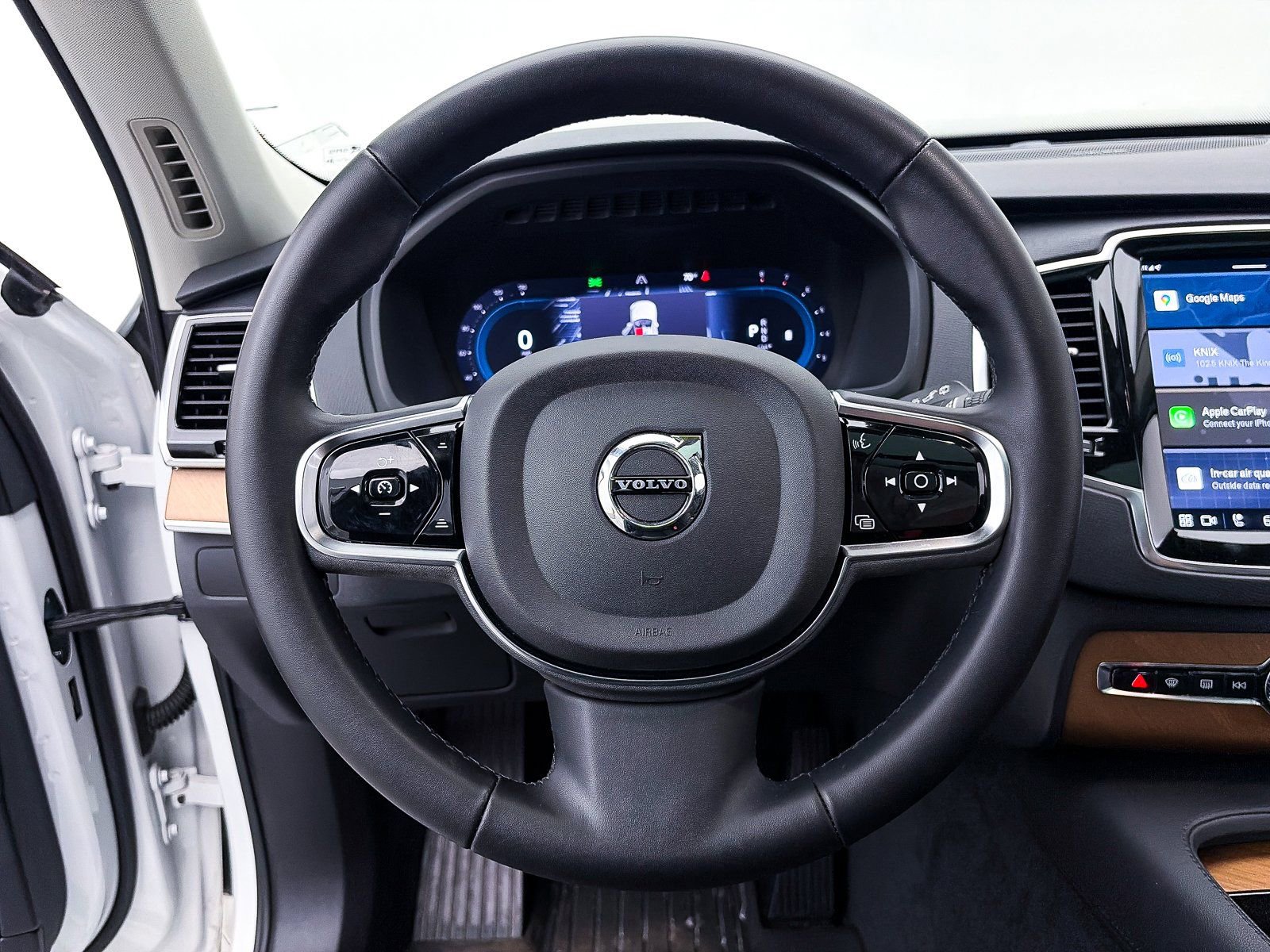 Used 2024 Volvo XC90 B6 Plus w/ Protection Package Premier image 31