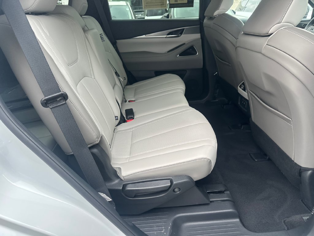 Certified 2027 INFINITI QX60 Luxe w/ Cargo Package FWD image 13