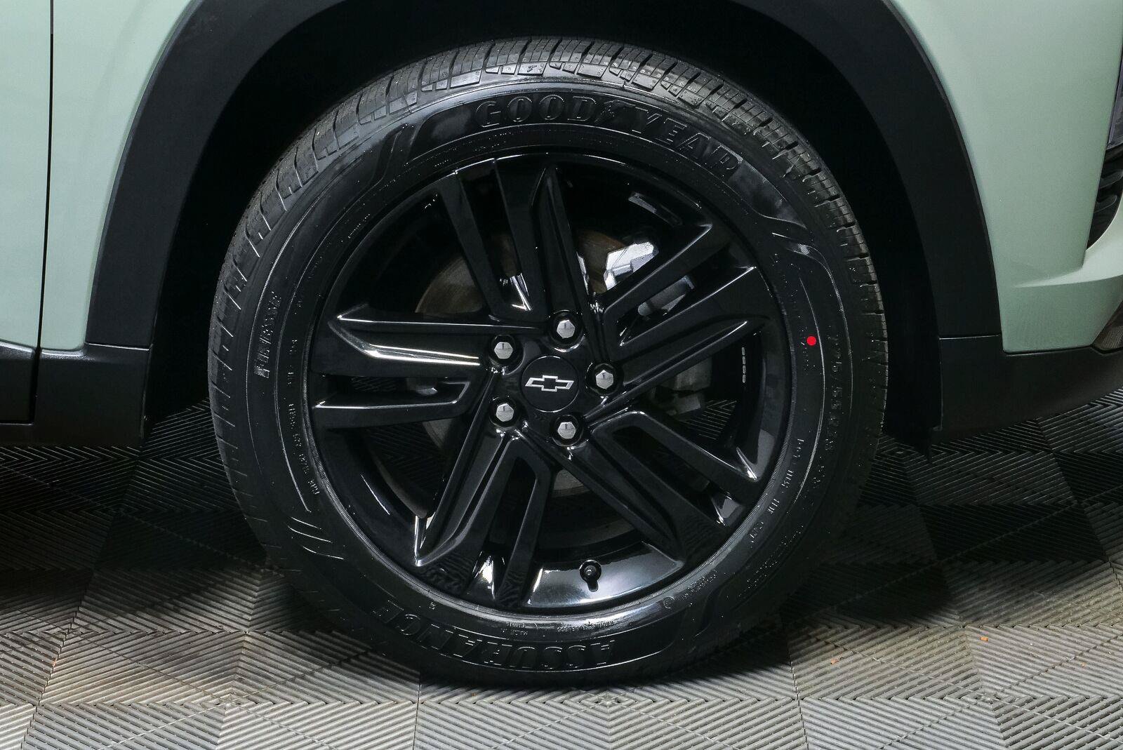 Used 2024 Chevrolet Trax ACTIV w/ Sunroof Package FWD image 36