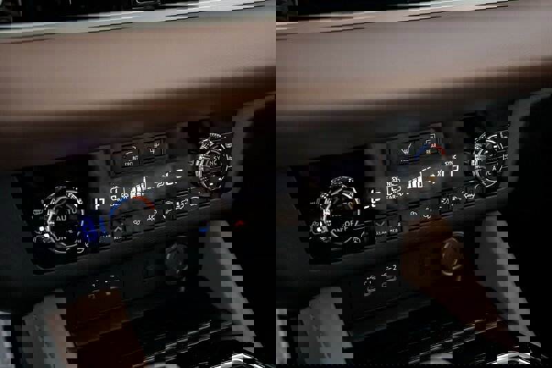 New 2025 Mitsubishi Outlander SEL image 22