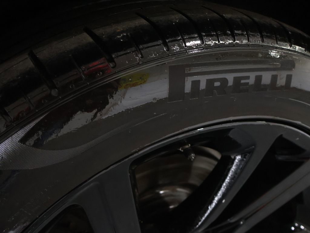 Used 2018 Land Rover Range Rover Sport HSE image 32