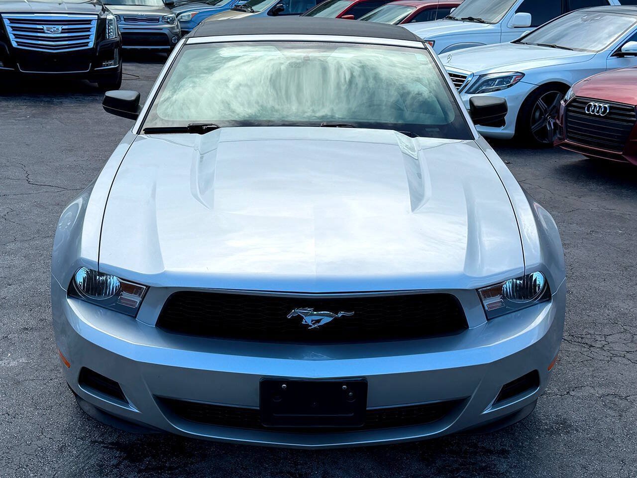Used 2010 Ford Mustang Convertible RWD image 9