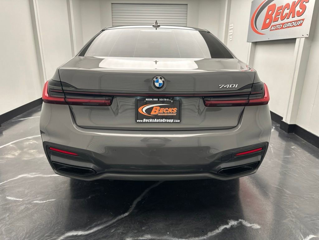 Used 2021 BMW 740i w/ M Sport Package RWD image 27